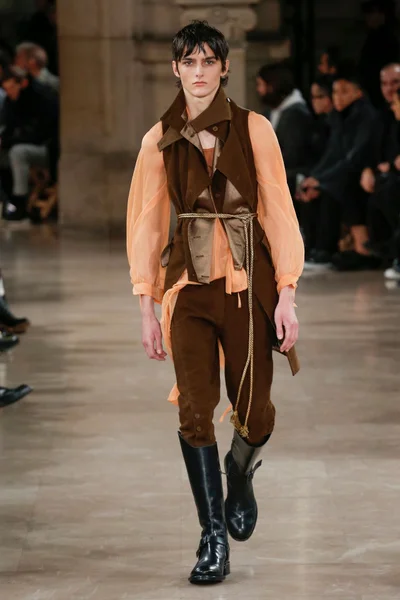 Look 32